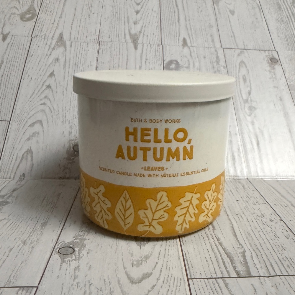 Hello Autumn‎ bath & Body Works leaves three wick candle